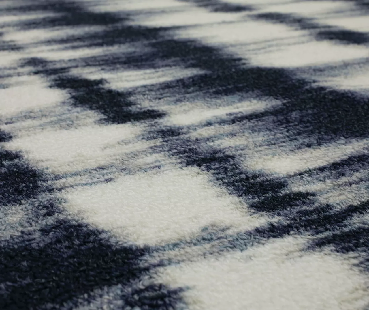 Renly Navy & White Abstract Tie-Dye Area Rug, (2' X 8') 5 Renly Navy & White Abstract Tie-Dye Area Rug, (2' X 8') - Image 5