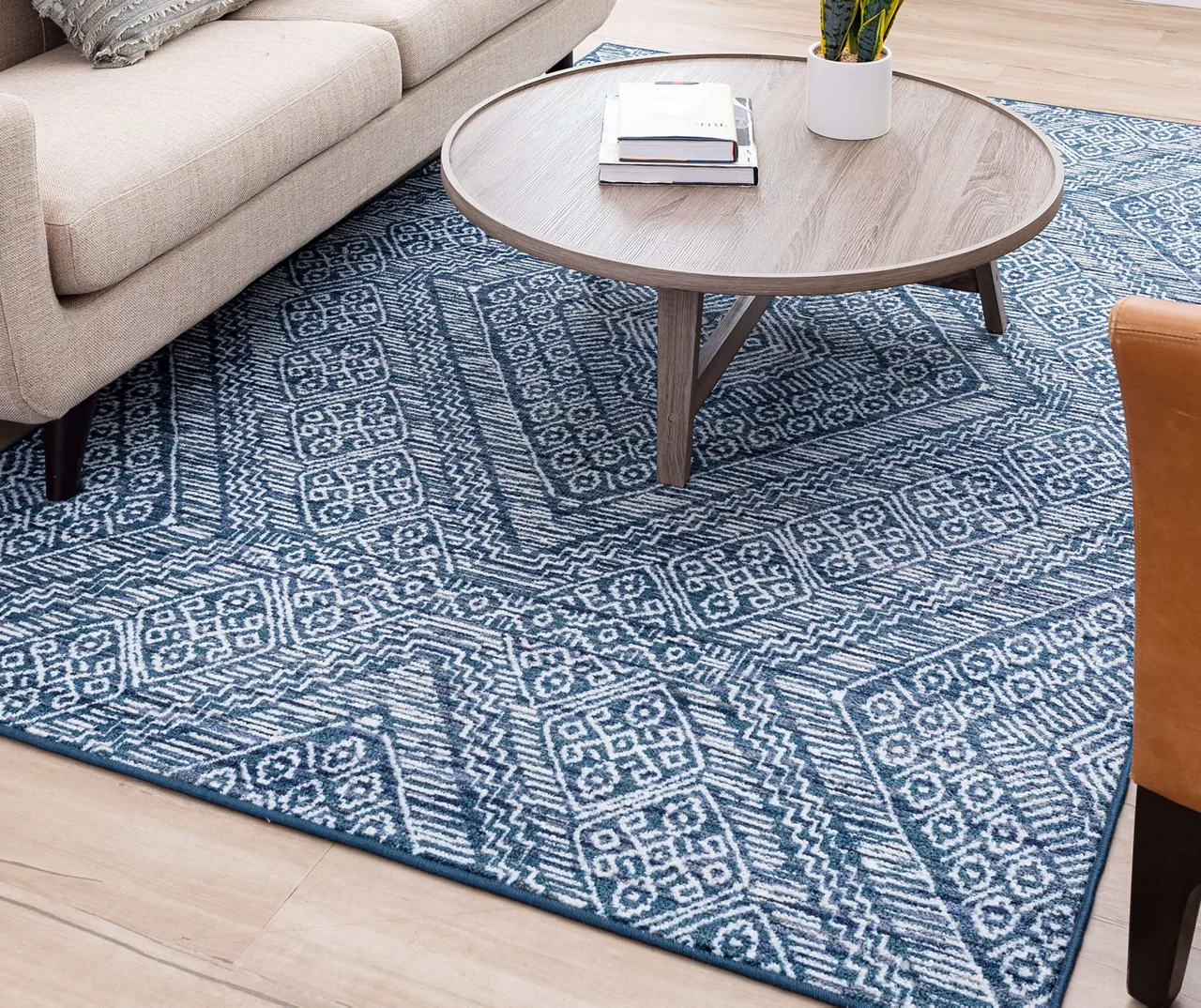Blue & White Geometric Diamond Area Rug, (5' X 8') 8 Blue & White Geometric Diamond Area Rug, (5' X 8') - Image 8