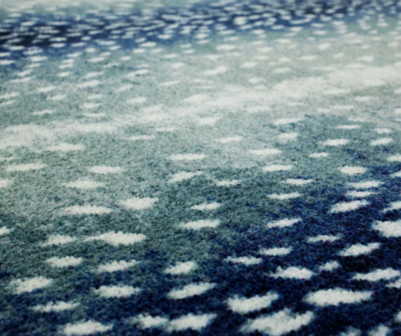 Blue & White Antelope Print Area Rug, (8' X 10') 5 Blue & White Antelope Print Area Rug, (8' X 10') - Image 5