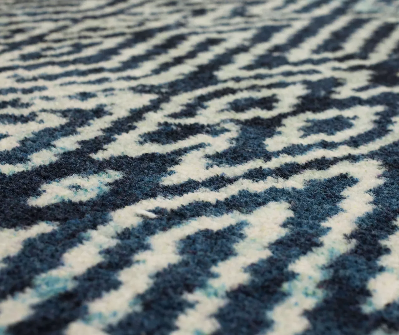 Maisie Navy & White Geometric Area Rug, (2' X 5') 5 Maisie Navy & White Geometric Area Rug, (2' X 5') - Image 5